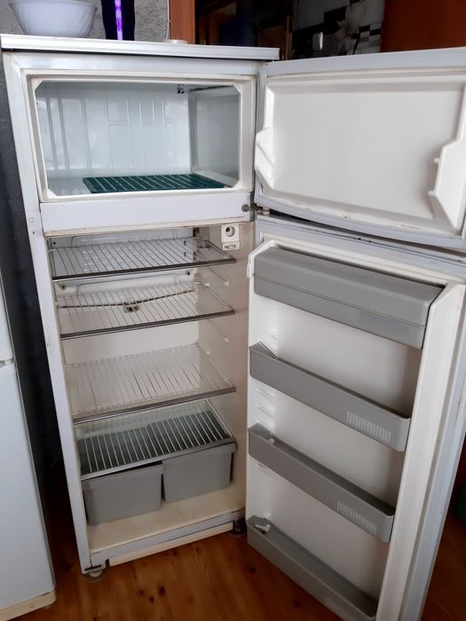 Продам холодильник 10000тг