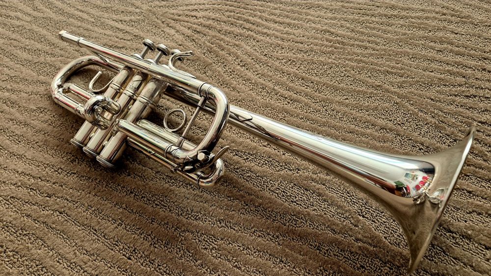 Trompeta profesională Bach Stradivarius