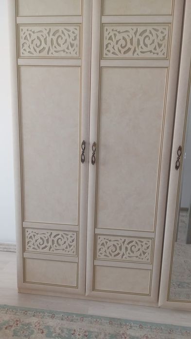 Шкаф для одежды с зеркалом