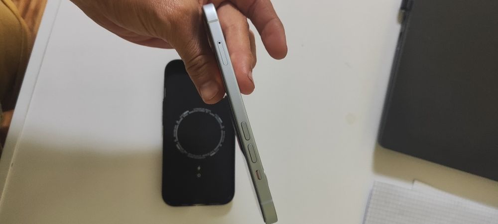 Продам iPhone 15 128 gb белый