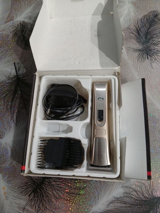 Vând Mașina de tuns cu acumulator