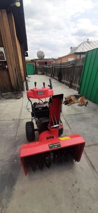 Продам снегоуборщик