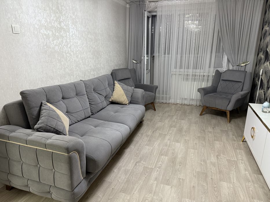 Диван продается с двумя креслами срочно