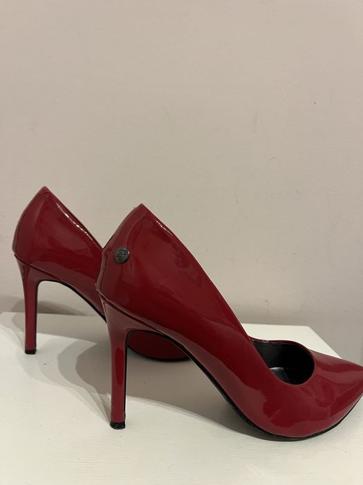 Стлилни червени токчета