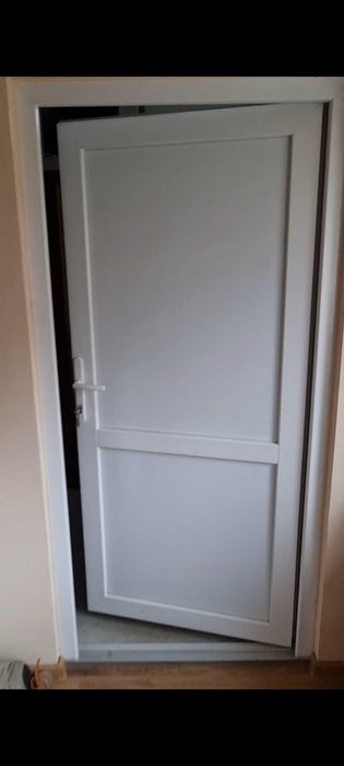 Vând geamuri și uși termopan second-hand, în diverse dimensiuni și modele.