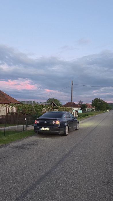 Vând Volkswagen Passat B6