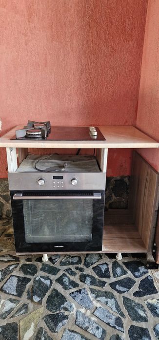 Фурна за вграждане с керамичен плот