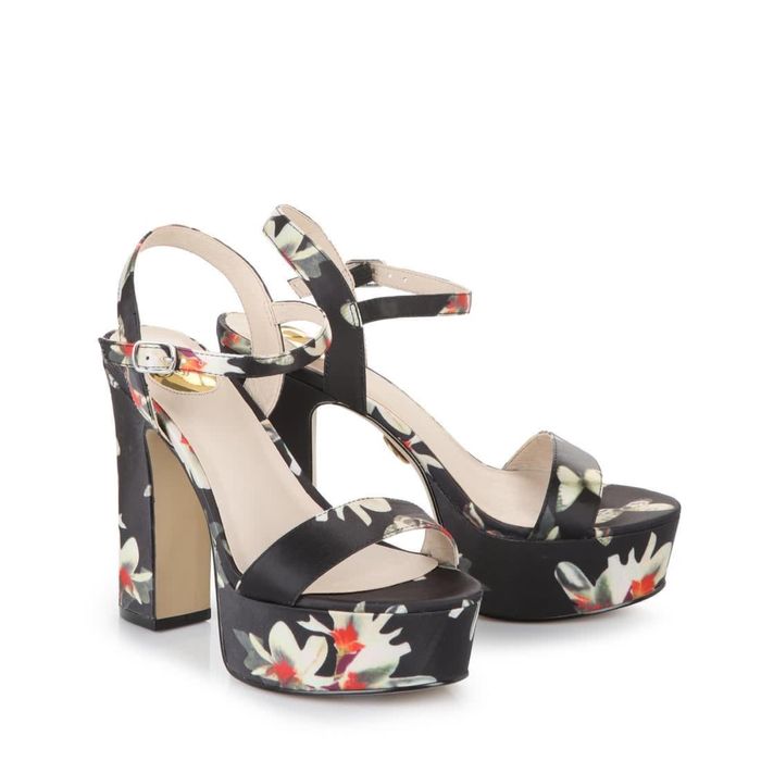 Нови сандали Buffalo