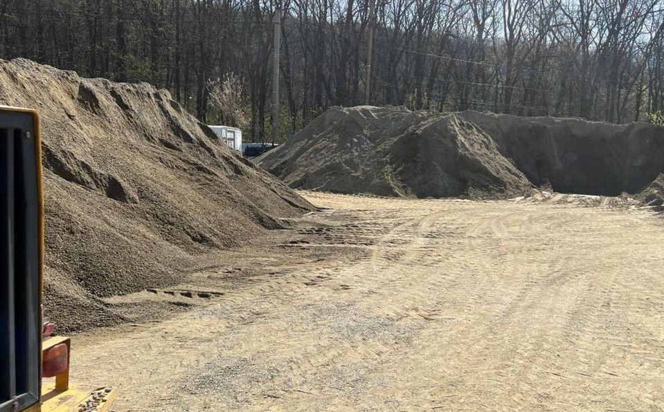 Nisip / Piatră / Balastru / Pământ / Beton semi-umed