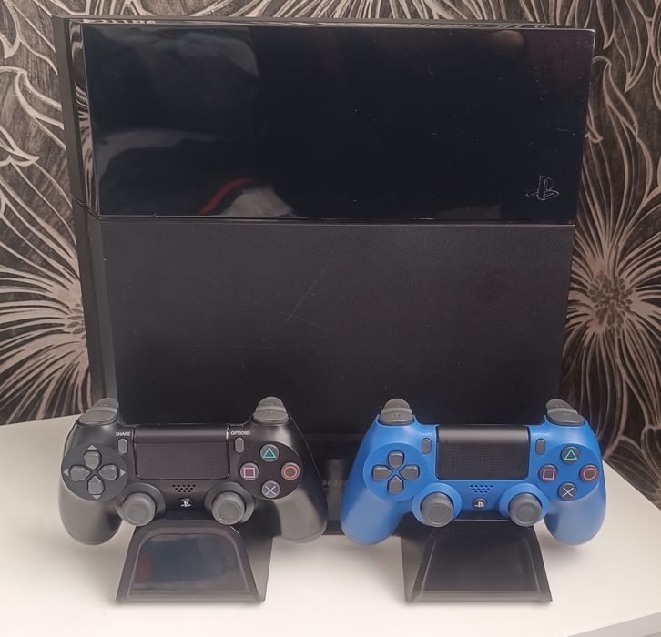Продам Sony Playstation 4