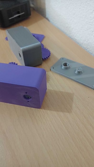 Кутия - редуктор със зъбни колела от пластмаса