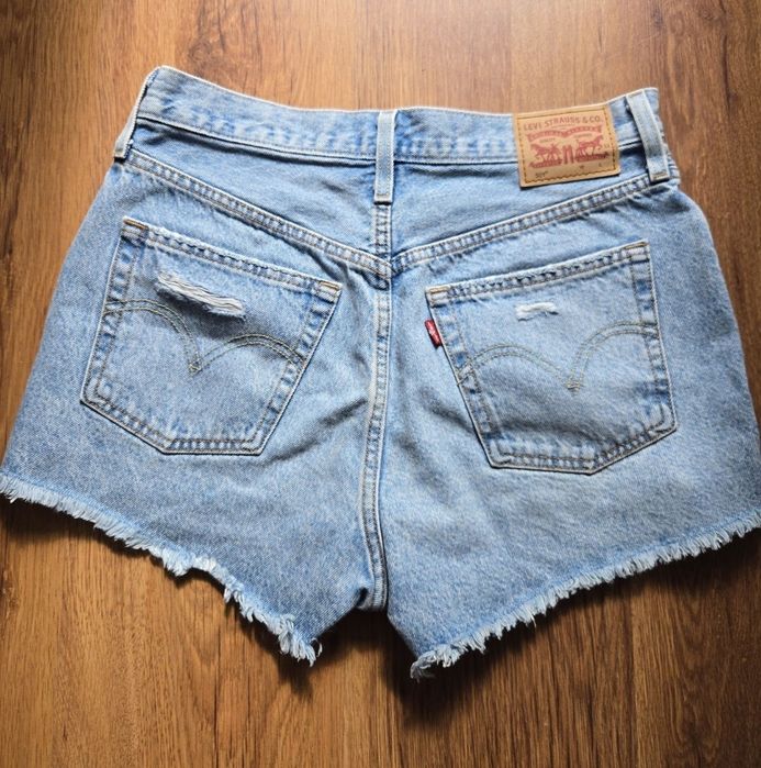 Hugo Boss Blue, Tommy Hilfiger, Levis къси панталонки