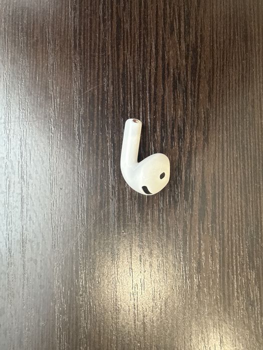 Продам наушник AirPods 4 правый