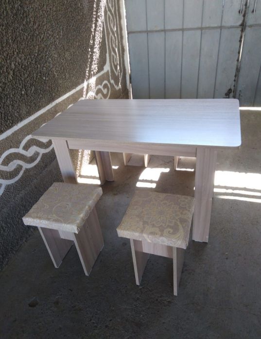 Стол с стулья хорошего качества