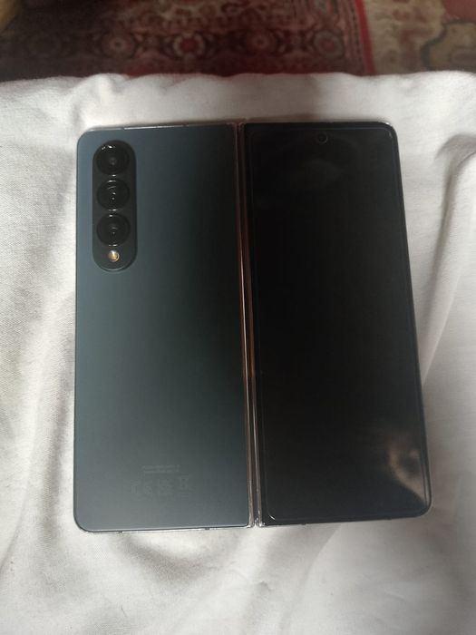 Vând galaxy Z Fold 4