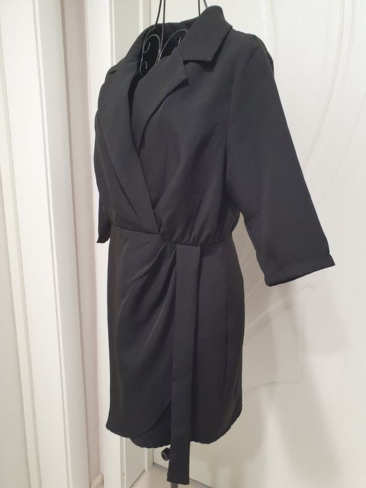 Черна рокля тип сако М