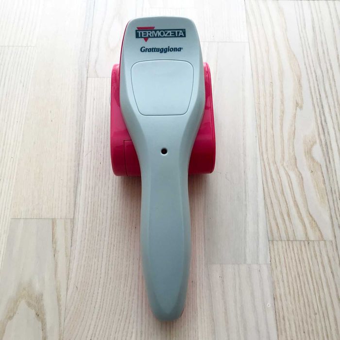 Машинка за рендосване на пармезан и твърди сирена