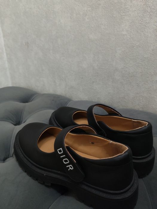 Продам, школьные туфли