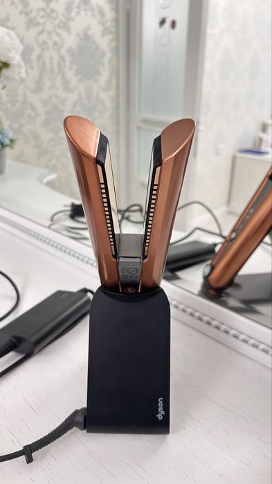 Продам утюжок Dyson Corrale HS07