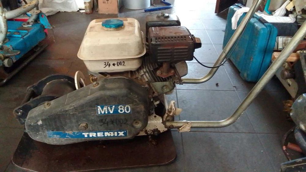 Фирма БГЛ България ЕООД продава машини.