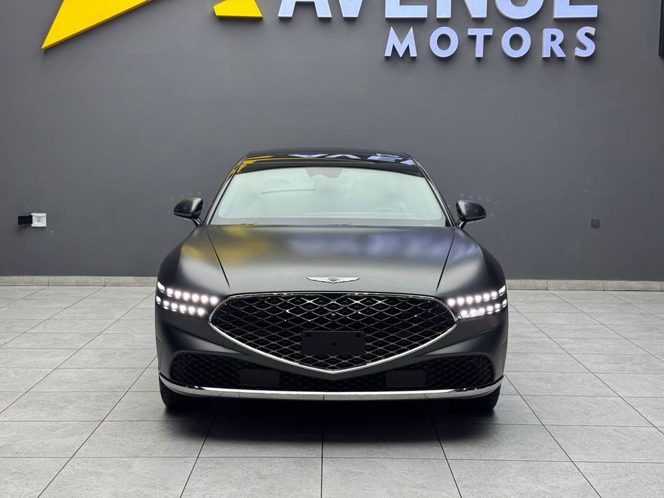 Продается новый Genesis G90