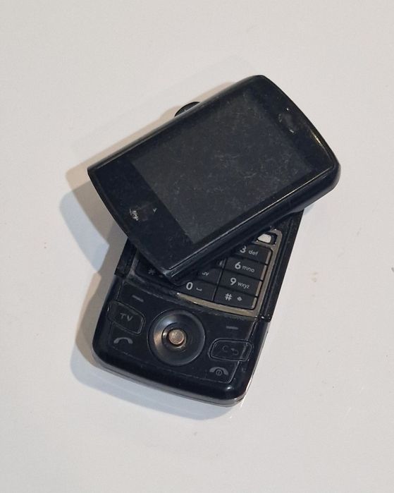 Telefon pentru piese sau colecție.  Necesita deblocare .