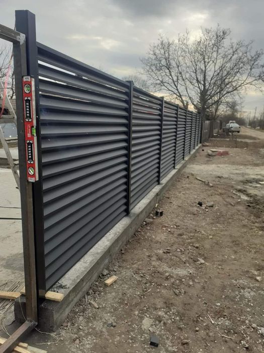 Garduri din sipca metalica, panou tip jaluzele, tabla, plasa si BCA