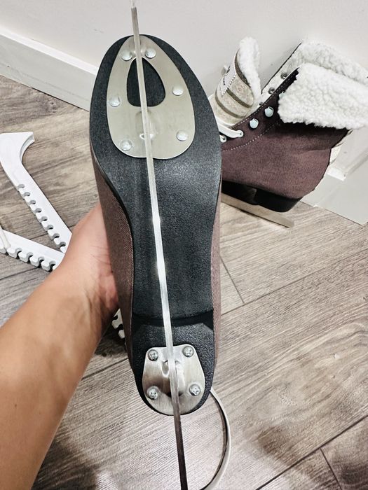 Женские коньки новые