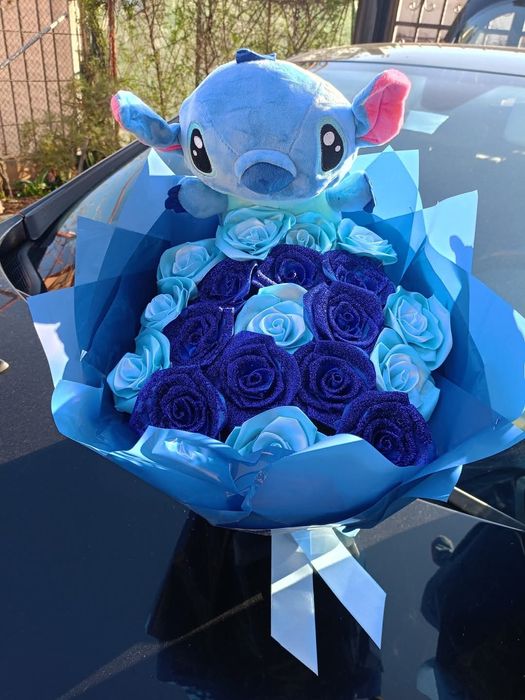 Букет Стич и вечни рози