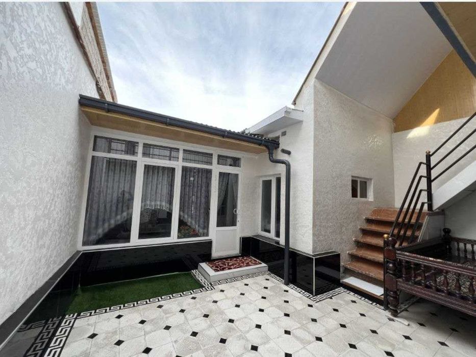 7 хонали+ 2 ошхона, 2 сотикдан иборат булган  ховли сотувда