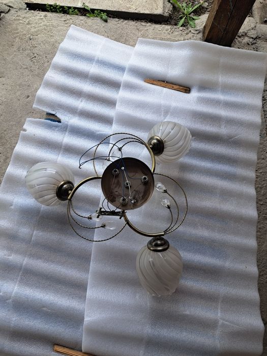 Люстра отличная качественная