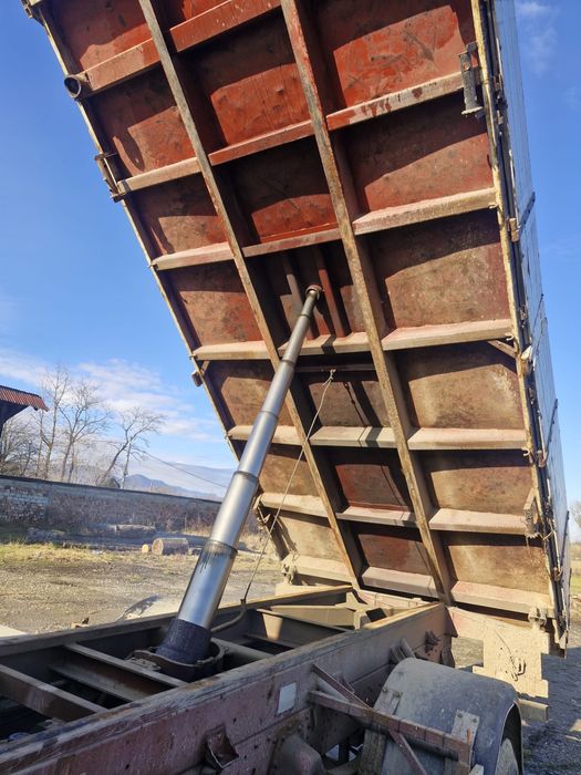 Vând Iveco basculabil