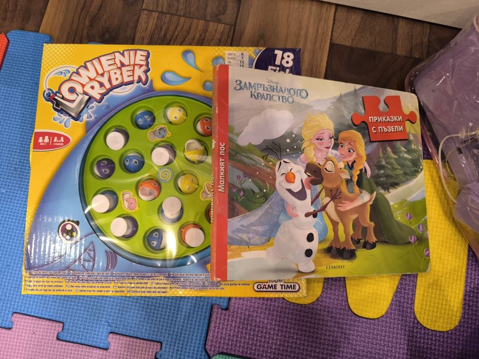 Лот детски играчки фризьорски салон в куфар,шевна машина и др