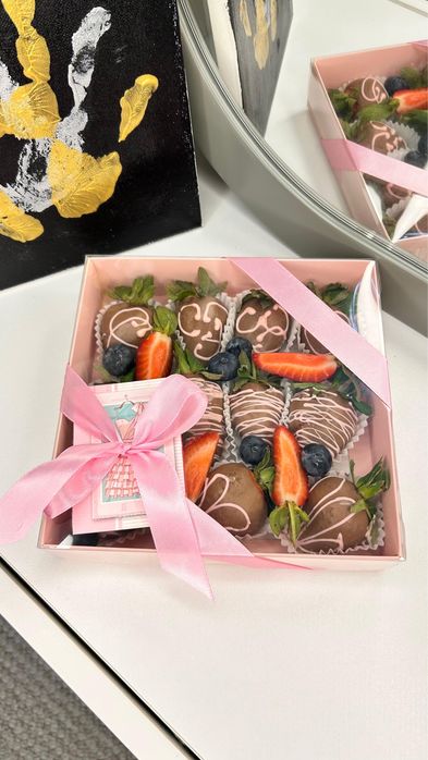 Клубника в шоколаде на 8марта