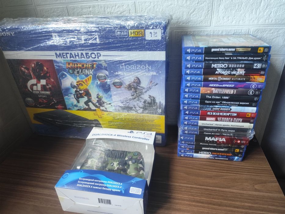 Продам  новую PS4