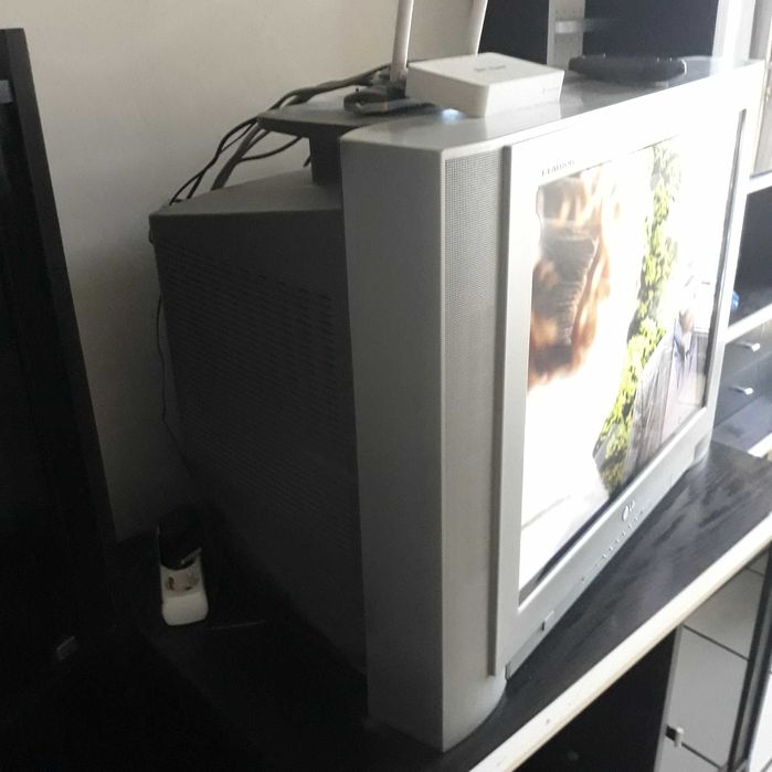 LG Flatron Digital 100Hz Телевизор плосък 70 см диагонал