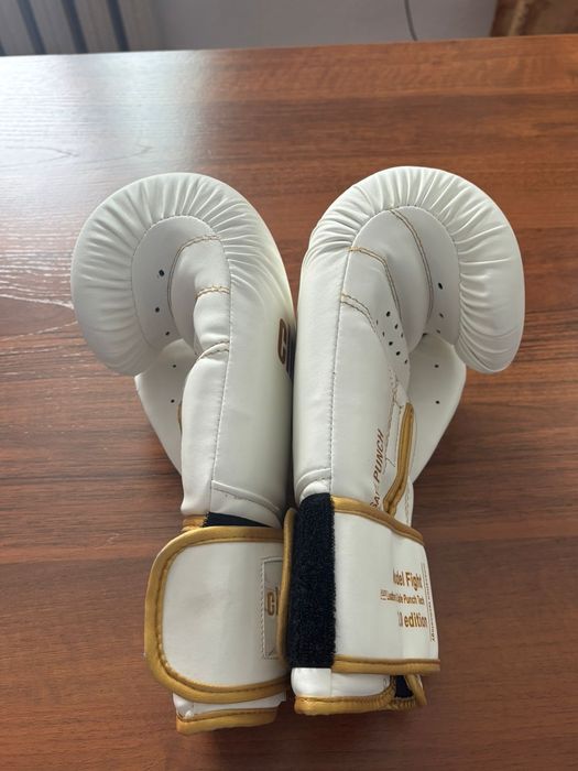 Продам вещи для бокса, боксёрки и перчатки.