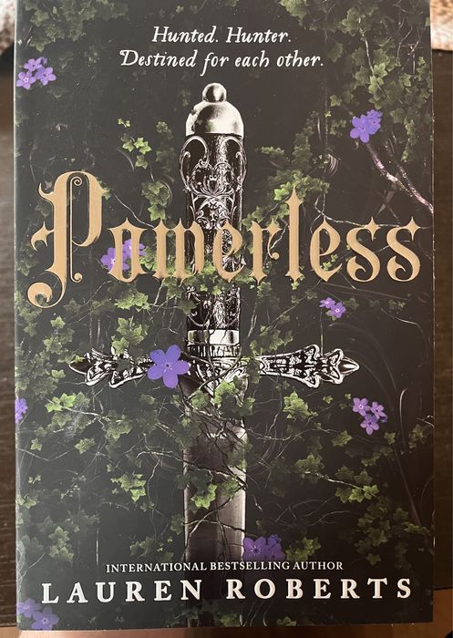 Powerless - Lauren Roberts (първа книга от поредицата)