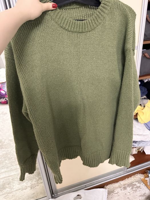 Зеленый свитер продаю