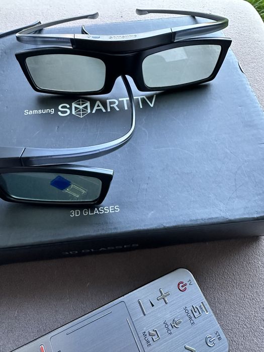 Ochelari 3D Samsung (2 bucati) + telecomanda Smart TV – originale
