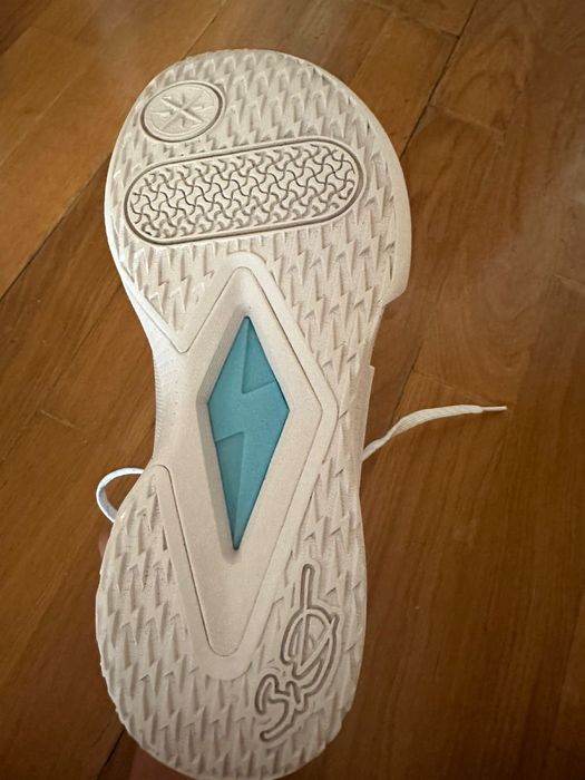 Баскетбольные кроссовки  Lining son of flash 2