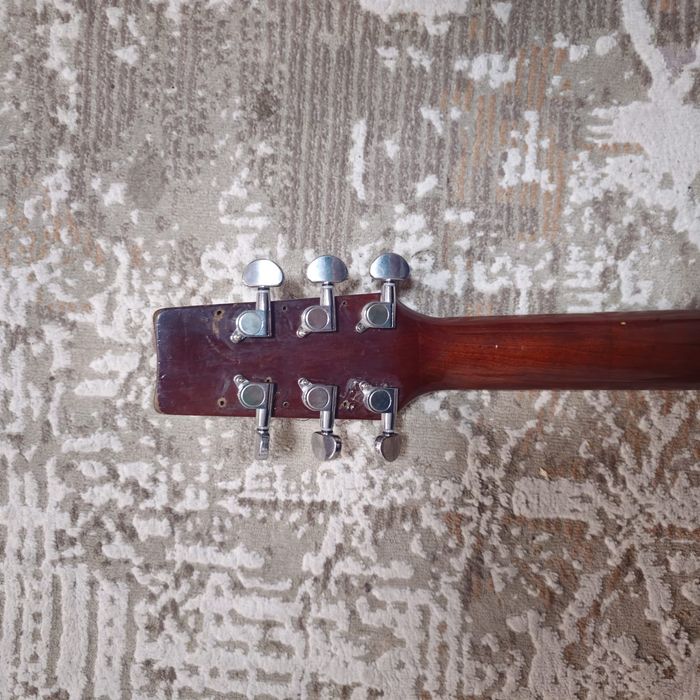 Продам гитару стала ненужна