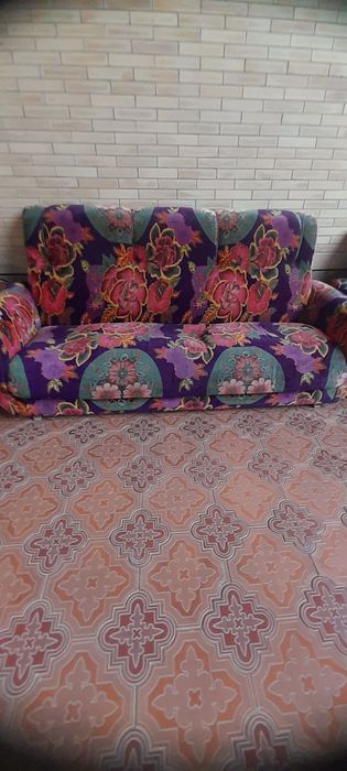 Мягкий диван сотилади