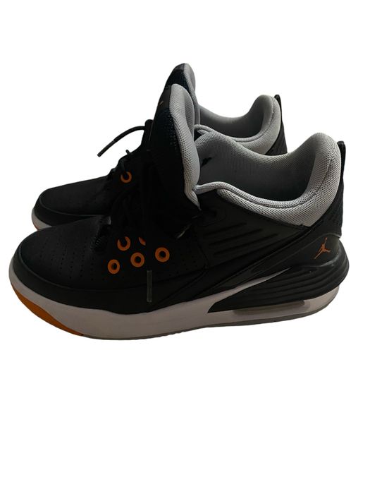 Adidasi  jordan negri marimea 37