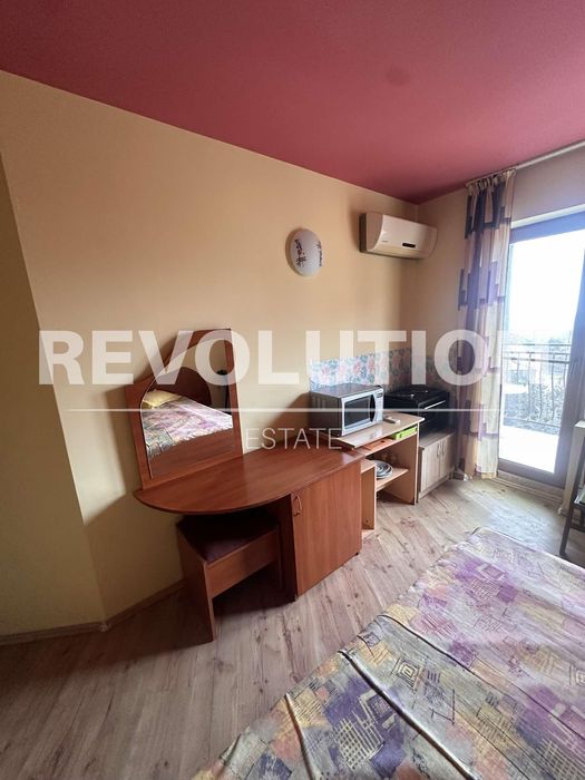 Дава се под наем Едностаен апартамент в к.к. Св.Св. Константин и Елена - 20 кв.м за 300 € - Снимка #1