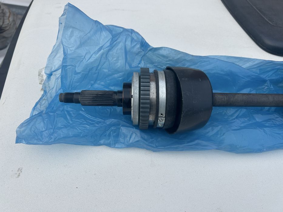 Продам привод Нива шеви 24шлица