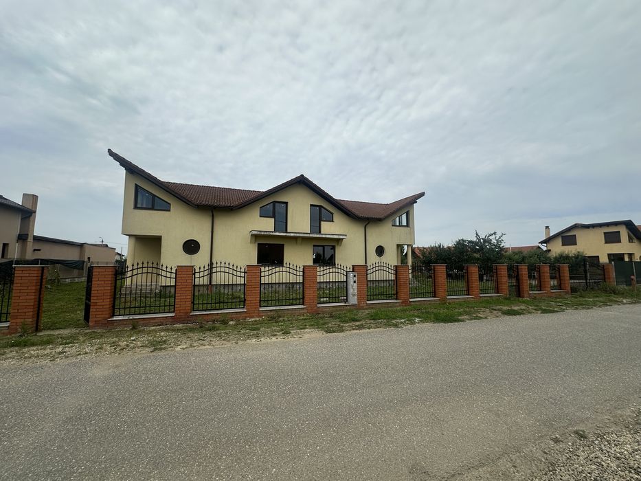 Casa tip duplex de vanzare