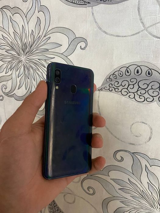 Samsung A 40 telefoni