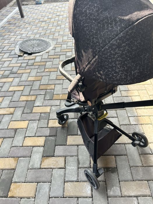 Детская прогулочная коляска