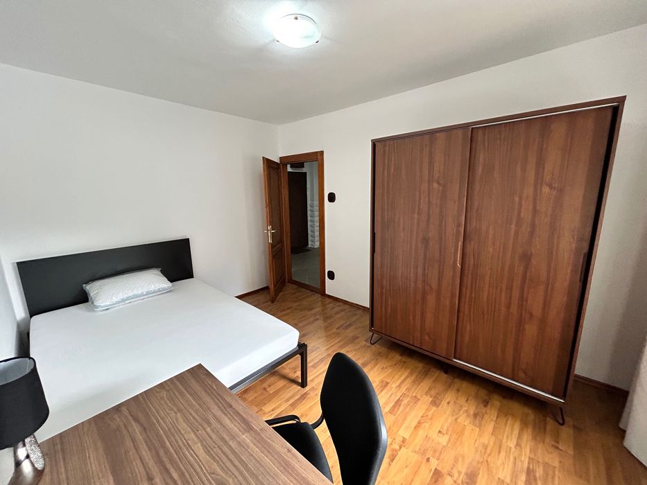 Inchiriez apartament cu 2 camere decomandat str Magheru etaj 1